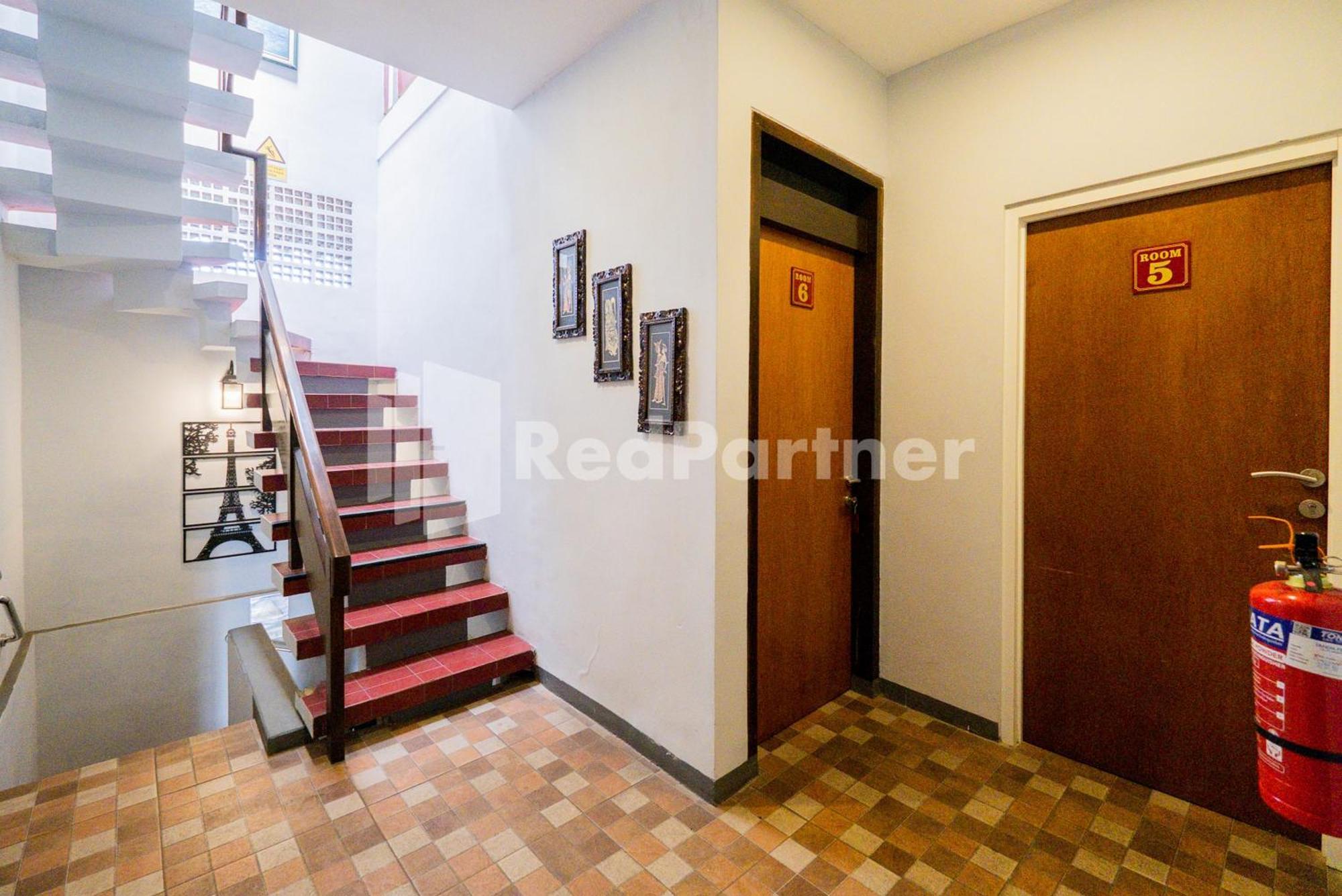Swun Stay Inn At Sawahan Mitra Reddoorz Malang Exterior photo